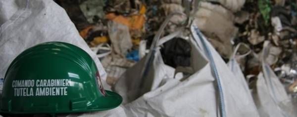 Sequestrati 1200 metri cubi di rifiuti - Scoperto sito di stoccaggio abusivo