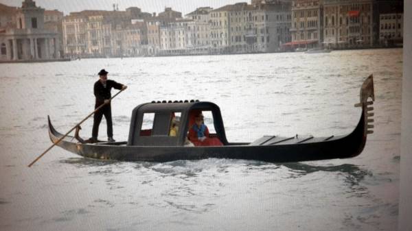 Breve storia della gondola tra sfarzi e asimmetrie