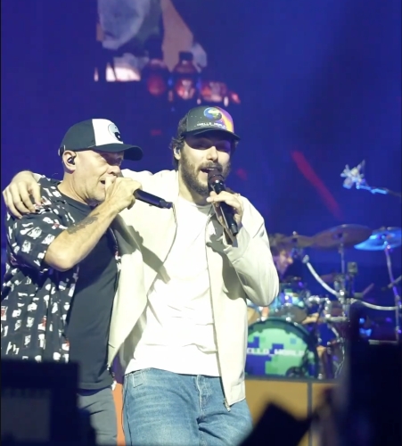 Video: Pinguini Tattici Nucleari e Max Pezzali: sold out a San Siro e tappe estive dell’Hello World Stadi 2025