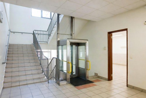 Milano stanzia 11 milioni per le scuole: lavori su accessibilità, solai e coperture